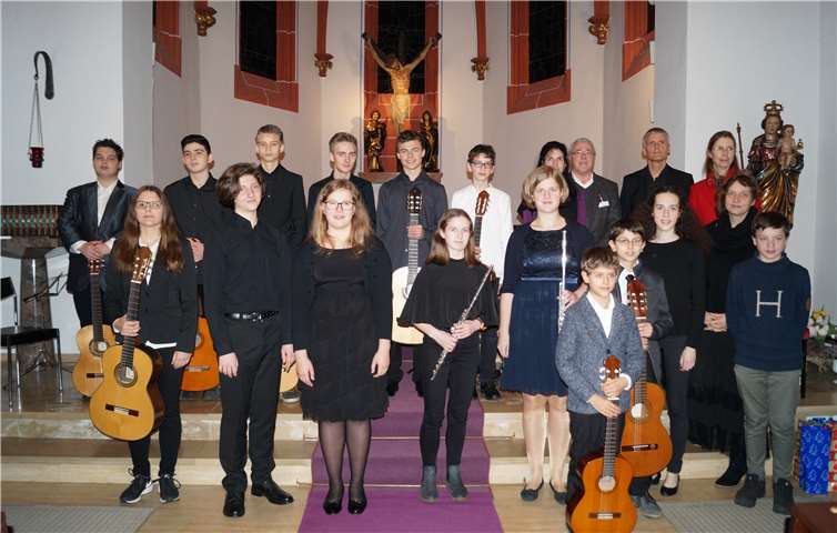 Sie alle haben zum guten Gelinden des Adventskonzerts in der St. Josefs-Kapelle beigetragen: Lehrer, Schüler und Organisatoren der Musikschule Koblenz und des Kemperhofs.privat