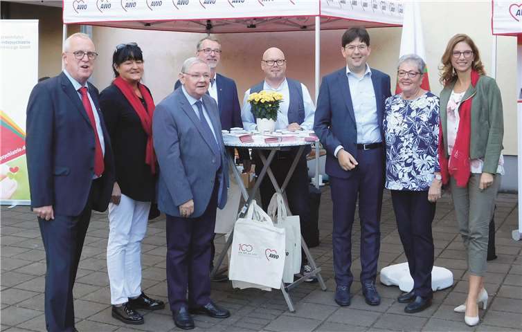Sie alle kamen nach Neuwied (von links): Fredi Winter (Präsidiumsvorsitzender AWO-Kreisverband Neuwied), Anja Jung (Vorstandsvorsitzende AWO-Kreisverband Neuwied) Rudi Frick (Vorsitzender AWO-Bezirksverband Rheinland), Landtagsabgeordneter Sven Lefkowitz, Arno Jacobi (stellvertretender Präsidiumsvorsitzender AWO-Kreisverband Neuwied), Michael Mang (Bürgermeister der Stadt Neuwied), Beate Dietl (stellvertretende Präsidiumsvorsitzende des AWO-Kreisverbands Neuwied) und die rheinland-pfälzische Sozialministerin Sabine Bätzing-Lichtenthäler (Ministerium für Soziales, Arbeit, Gesundheit und Demografie).Foto: privat