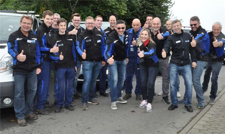 Sie alle sind stolz Teil eines Unternehmens mit Zukunft zu sein. Die Spezialisten von Andreas Fuhrmann Antriebs- und Krantechnik. Fotos: BS