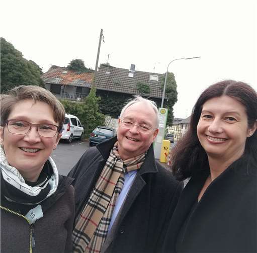 Sie beantragten die Verschönerung des Dorfplatzes in Ließem (von links): Maike Scholz, Hartmut Beckschäfer und Anja Rüdiger.privat