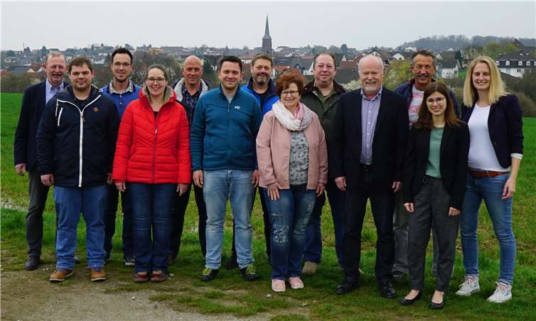Sie bewerben sich für die Wählergruppe Keul um einen Sitz im Ortsgemeinderat (v. l.): Norbert Noll, Marcel Noll, Johannes Ortseifen, Sandra Reusch, Marion Acht, Matthias Frink, Christoph Reusch, Monika Theis, Mark Heibel, Hermann Keul, Kurt Speier, Nadine Mohr, Andrea Weimar. Foto: FWG Keul