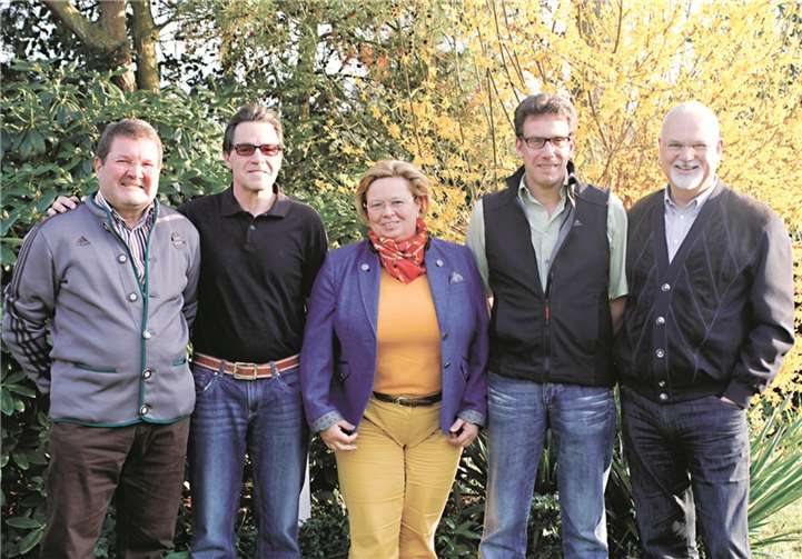 Sie bilden den Vorstand des Heimat- und Verschönerungsvereins Oberbieber (v. l.): Kassierer Horst Antweiler, 2. Vorsitzender Andreas Galemann, Geschäftsführerin Inga Jonas, Beisitzer-Resort-Freibad Jürgen Muscheid und Vorsitzender Rolf Löhmar. Privat