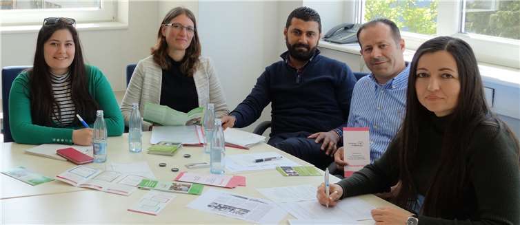 Sie fördern das friedliche Zusammenleben zwischen Menschen aus verschiedenen Kulturen in Neuwied und Altenkirchen (v.l.): Olyana Zenaldin, Sina Theiler, Bilal Al Masri, Iyad Asfour und Dilorom Jacka.privat