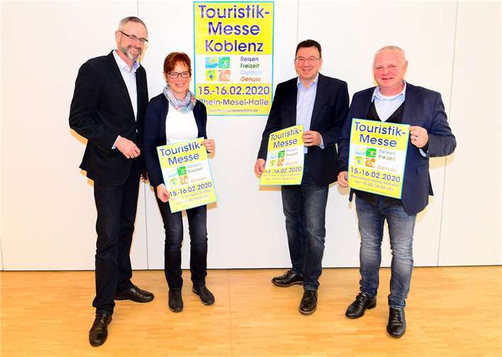 Sie freuen sich auf ein breites Spektrum an Urlaubsreisen und Freizeitmöglichkeiten: Franz Hofmann, Bereichsleiter der Koblenz-Touristik, Ursula Gerharz vom Westerwald Touristik-Service, Messeveranstalter Karl-Heinz Stoll und Christoph Keul von der Touristik Bad Ems.Fotos: Udo Stanzlawski