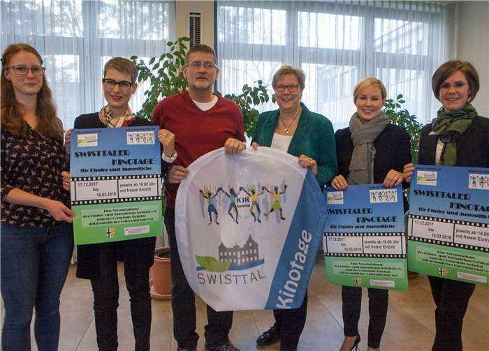 Sie freuen sich schon auf den Beginn der Swoisttaler Kinotage (von links): Caroline Hensel von der Gemeindeverwaltung, KSK-Filialdirektorin Christina Bartsch, Karl-Heinz Müller von KJS, Bürgermeisterin Petra Kalkbrenner, KSK-Regionaldirektorin Myriam Mutz und Stiftungsreferentin Kirsten Felgner.  JOST