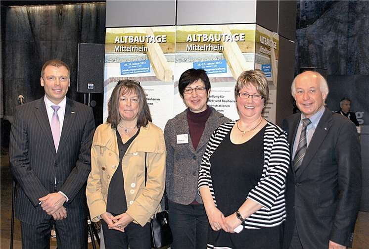 Sie freuten sich über den guten Zuspruch der Altbautage: (V.l.) Dirk Botzem (Vorstand DEBEKA-Bausparkasse), Monika Effenberger (Amtsleiterin Umweltamt), Renate Michel (Geschäftsführerin-BEN), Dagmar Menges (Vorsitzende BEN) und Bernhard Mauel (Landkreis Mayen-Koblenz). US