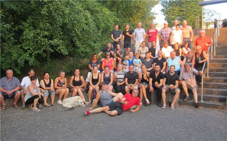Sie haben die Magdalenen-Kirmes in Rheinbreitbach erst möglich gemacht: die zahlreichen Ehrenamtlichen beim Helferfest auf dem Rheinbreitbacher Renesse-Platz. Bürgerverein