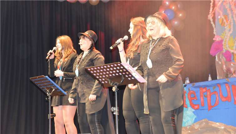 Sie haben die Schöpfungsgeschichte neu erklärt und entpuppten sich alserfolgreiche Männermörderinnen! Wer hätte das von Martha und Lizbeth gedacht!