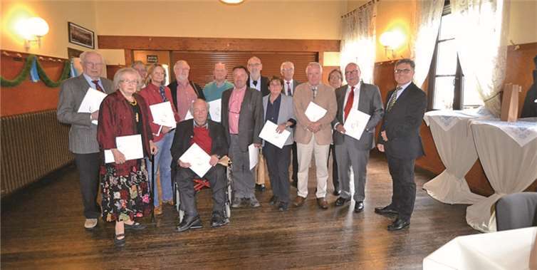 Sie haben sich um die Stadt Sinzig verdient gemacht. Bürgermeister Wolfgang Kroeger zeichnete langjährige und ausgeschiedene Kommunalpolitiker aus