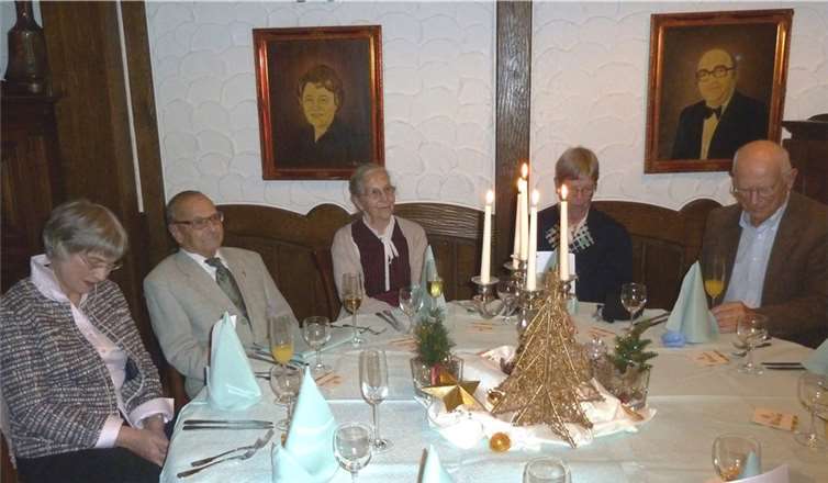 Sie hoben den Verein vor vier Jahrzehnten aus der Taufe (v. l.): Frau Schreiber, Hans-Walter Bender (Gründungsmitglied und Ehrenmitglied), Frau Meyer zu Drewer (Gründungsmitglied), Frau Roy, Norbert Roy (Gründungsmitglied und Ehrenmitglied). privat