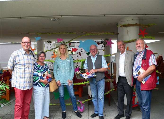 Sie informierten sich im Altenzentrum der evangelischen Marktkirchengemeinde der Stiftung Bethesda-St. Martin (v.l.): Hermann Mohr, Waltraud Becker, Pflegedienstleiterin Britta Sesterhenn, Werner Hammes, Bernd Kühlmann und Robert Raab. Privat