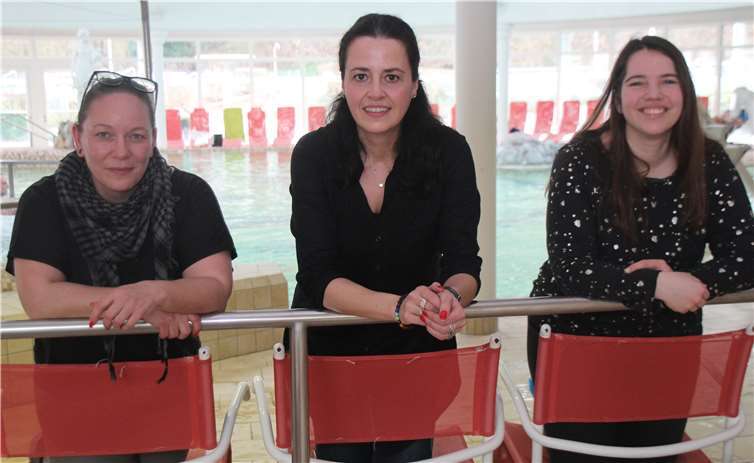 Sie informierten über Schwimmkurse in den Römer Thermen (von rechts): Lena Henniges,Tanja Faßbender und Yvonne Skibbe.