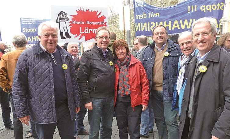 Sie kämpften auch in Bonn gemeinsam gegen den Bahnlärm, (v.li.): MdL Guido Ernst, MdB Erwin Rüddel, Bürgermeisterin Christel Ripoll, Bürgermeister Bernd Weidenbach, Bürgermeister Georg Hollmann und MdL Josef Dötsch. privat