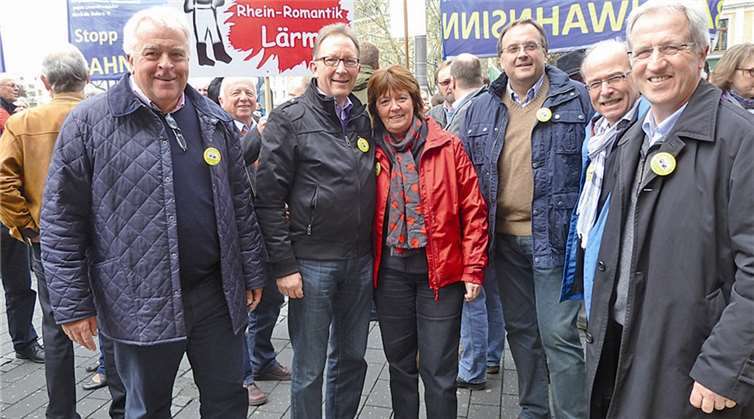 Sie kämpften auch in Bonn gemeinsam gegen den Bahnlärm, (v.r.) MdL Guido Ernst, MdB Erwin Rüddel, Bürgermeisterin Christel Ripoll, Bürgermeister Bernd Weidenbach, Bürgermeister Georg Hollmann, MdL Josef Dötsch.  Privat