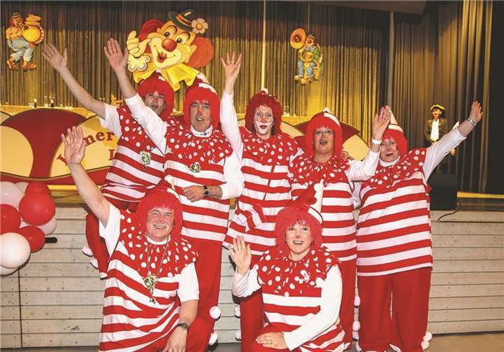 Sie kamen mit tollen Kostümen und bester Laune zur großen Prunksitzung.