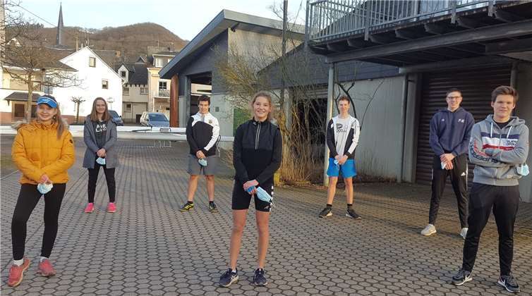 Sie konnten bei den 25. Deutschen Ergometer- Meisterschaften alle ihre persönlichen Bestzeiten einstellen und sogar verbessern(v.l.n.r.) Eva H., Alena R., Felix D., Felicitas W. Simon H., Christian I. und Tom H. Nicht auf dem Foto ist der sechstplatzierte Felix B.Foto: privat