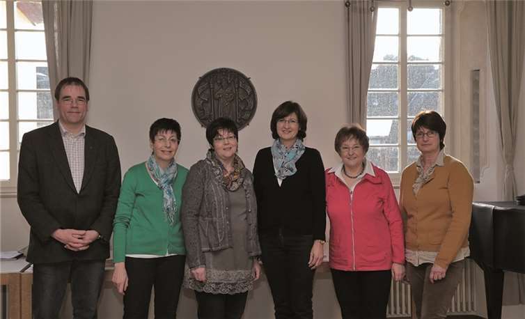 Sie konnten sich über eine tadellose Arbeit im abgelaufenen Vereinsjahr freuen (v. l.): Dr. Rainer Justen, Margret Schmitt, Annette Linnarz, Ruth Holbach, Annette Linnarz und Hildegard Körtgen. privat