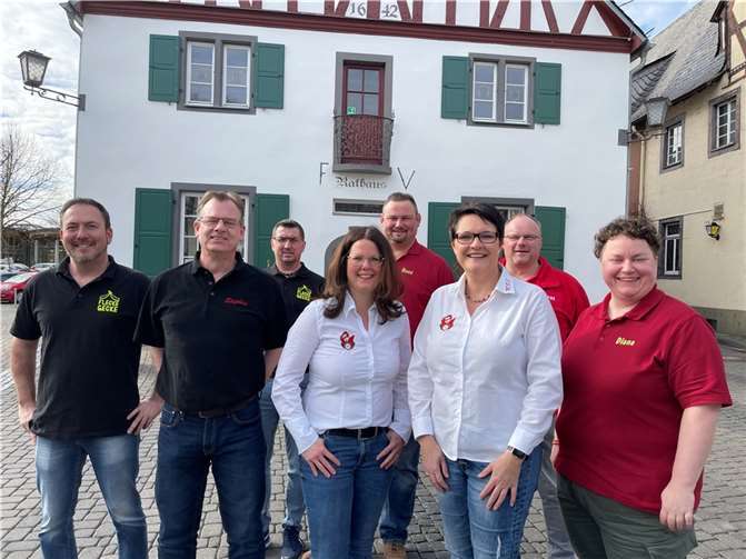 Sie lassen eine alte Tradition wieder aufleben: (von links) Sascha Neumann, Stephan Henn, Maik Fischer, Claudia Verrelli, Nieland, Anne Baugut, Ansgar Schunkert und Diana Faust. Foto: Ulf Steffenfauseweh