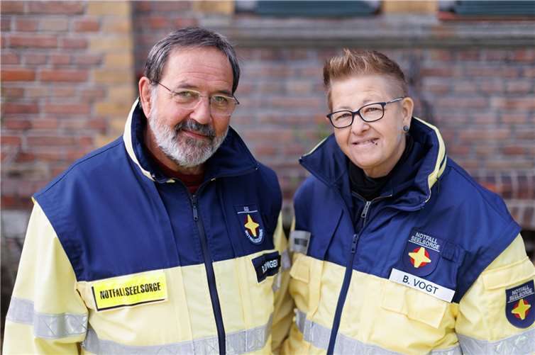 Sie leiten das NFS-System Westerwald und die Ausbildung neuer NotfallseelsorgerInnen: Rainer Dämgen und Bea Vogt.  Foto: Peter Bongard