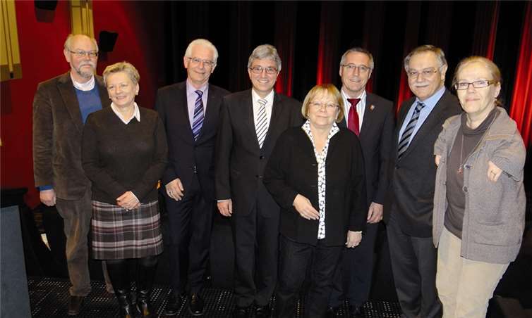 Sie ließen sich die Rheinland-Pfalz-Premiere von „GOLD - Du kannst mehr als du denkst“ nicht entgehen (v.l.n.r.): Prof. Dr. Gunnar Schwarting (Geschäftsführer des Städtetags Rheinland-Pfalz), Ruth Leppla (MdL), Manfred Breitbach (stellvertretender Geschäftsführer der Unfallkasse Rheinland-Pfalz), Innenminister Roger Lewentz, Hannelore Klamm (Vizepräsidentin Landtag Rheinland-Pfalz), Landrat Günter Kern (Vorsitzender der Vertreterversammlung der Unfallkasse Rheinland-Pfalz), Karl Peter Bruch (Präsident des Behinderten- und Rehabilitationssport-Verbands Rheinland-Pfalz) und Bianca Vogel (zweimalige Paralympics-Silbermedaillengewinnerin Paradressur). privat