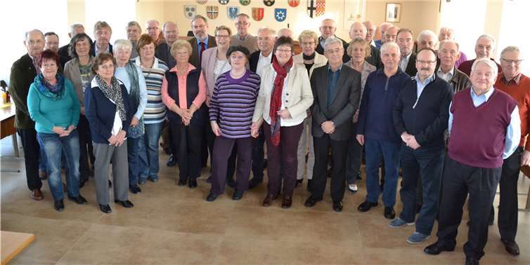 Sie sammeln für die Pflege der deutschen Soldatengräber.Weigert
