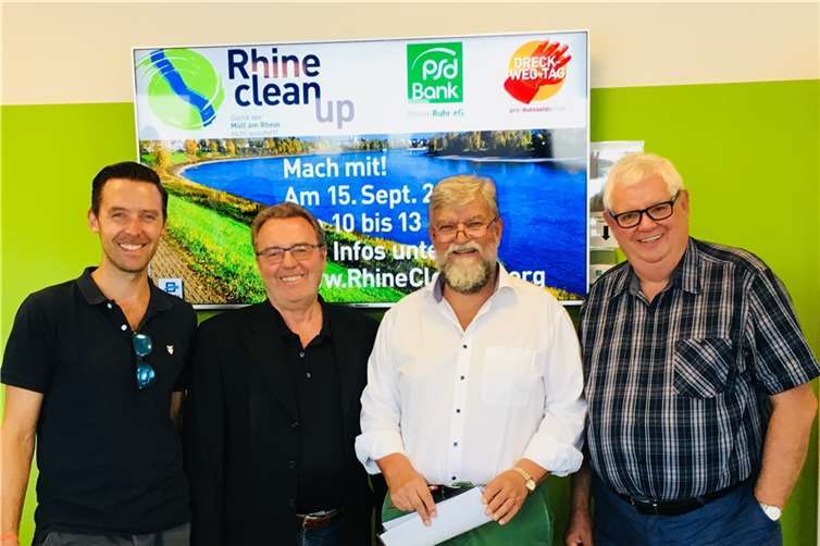 Sie schaffen am Rhein den Müll weg: das RhineCleanUp-Team (von links) Thomas de Groote, Dr. Klaus Vorgang, Joachim Umbach und Ingo Lentz. Foto: RhineCleanUp