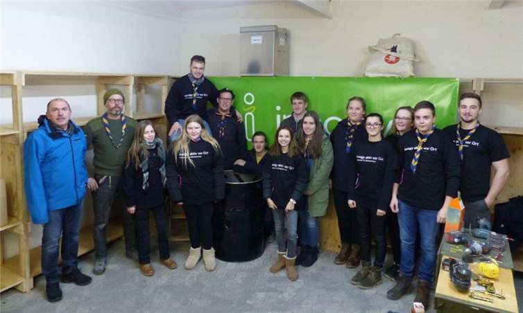 Sie sind stolz auf ihr Werk und ihren Gruppenraum: der Pfadfinderstamm in Thür war „aktiv vor Ort“. privat