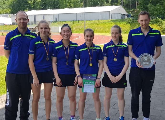 Sie sind stolz auf ihre Leistungen: (v.li.n.re.) Trainer Dennis Johann, Alina Gehlbach, Meng Li, Larissa Berger, Ilsa Krebs und Trainer Jens Koch. Foto: privat