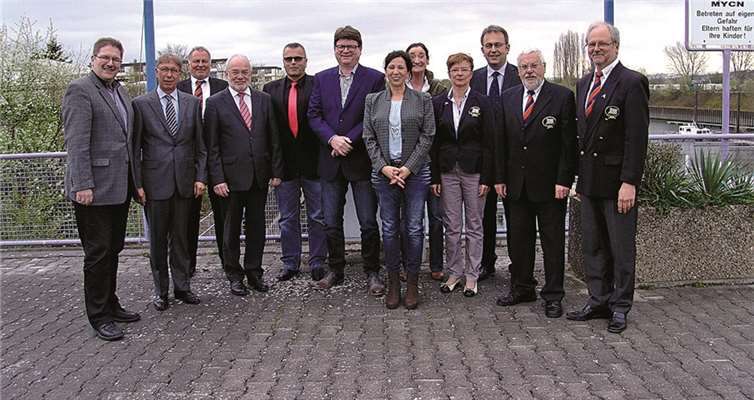 Sie sind von dem Projekt überzeugt: (V.l.) Jürgen Müller (Wirtschaftsförderer der Stadt Neuwied), Ralf Engel (Marina Neuwied GmbH), Wilhelm Schneider (MYCN), Oberbürgermeister Nikolaus Roth, Herbert Röger (ReWied), Klaus Alsdorf (Marina Neuwied GmbH), Sabrina Pohl (ReWied), Petronella Applebaum (N.I.C.), Jutta Neitzert (MYCN), Dr. Marcus Schultz (N.I.C.), Hans-Peter Fasel (MYCN) und Dr. Manfred Neitzert (MYCN). Stadtverwaltung Neuwied