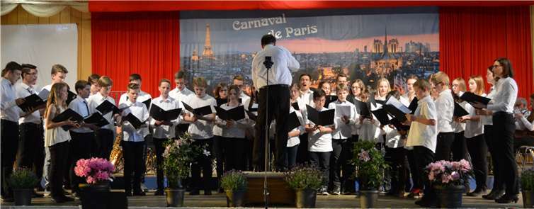 Sie sind wahre Multi-Talente: Zahlreiche Mitglieder des Kids- und Jugendorchester können nicht nur musizieren, sondern auch Singen.