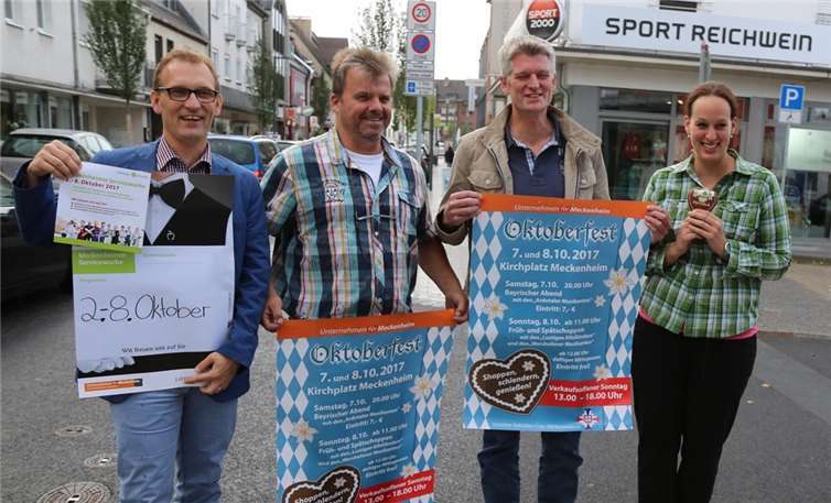 Sie stellten den neuen Prospekt vor: Wirtschaftsförderer Dirk Schwindenhammer, Stadtsoldatenkommandant Peter Klee, Spieß Stefan Hammerschlag und Bianca Reichwein für den Verbund.StF