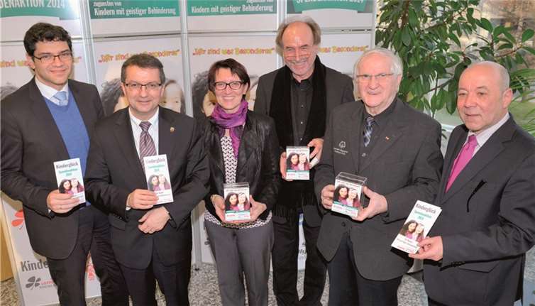 Sie stellten die Aktion offiziell vor (v. l.): Prof. Dr. Salvatore Barbaro (Vorsitzender des Lotto-Aufsichtsrats), Jürgen Häfner (designierter Geschäftsführer von Lotto Rheinland-Pfalz), Barbara Jesse (Vorsitzende der Lebenshilfe), Peter Stieber (Präsident des Landesmusikrates), Karl-Heinz Thommes (Präsident der Special Olympics) und Magnus Schneider (Vorstandsvorsitzender der Lotto Rheinland-Pfalz Stiftung). privat