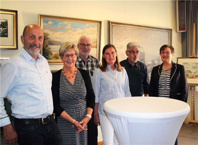 Sie stellten die Ausstellung auf die Beine: Helmut Rosenbaum(v. l.), Hiltrud Krahforst, Dieter Reuter, Barbara Krebs-Haupt, Franz-JosefDöpgen, Sabine Rosenbaum und Klaus-Peter Püschel (nicht im Bild). Fotos: -HG-