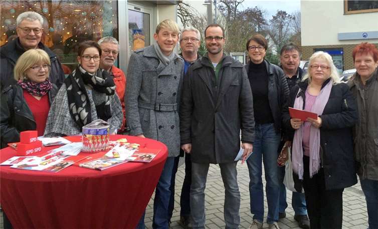 Sie stellten sich zum Gruppenfoto (von links): Alfred Pickenhahn, Trudel Schommer, Janina Frank, Günther Kreten, Marc Ruland (MdL), Frank Neupert, Clemens Hoch (Chef der Staatskanzlei), Inge Degen (Stellvertreterin von Clemens Hoch), Heinz Dötsch, Elke Brandt und Gudrun Bohr.privat