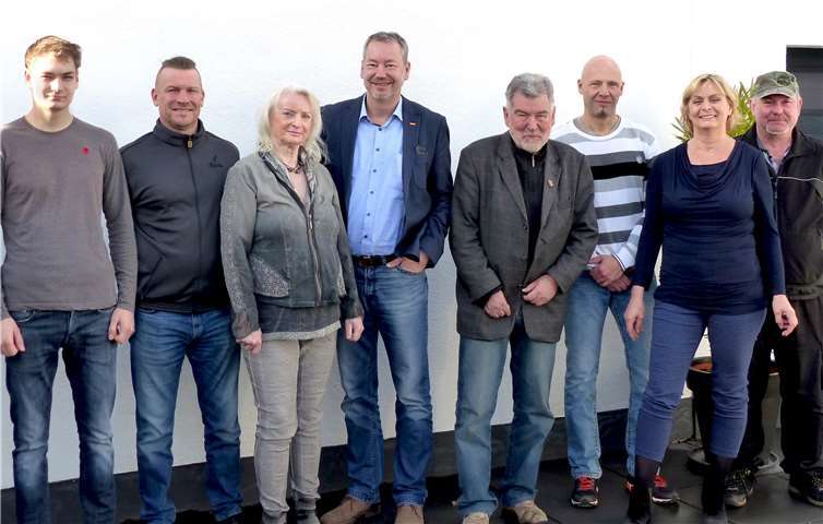 Sie treten für die AfD bei den Wahlen zum Andernacher Stadtrat an (v. l.): Leo Esser, André Mohr, Thea Gremme, Martin Esser, Alfred Erich Richter, Manuel Ruiz, Petra Esser und Hans Jörg Schneider.