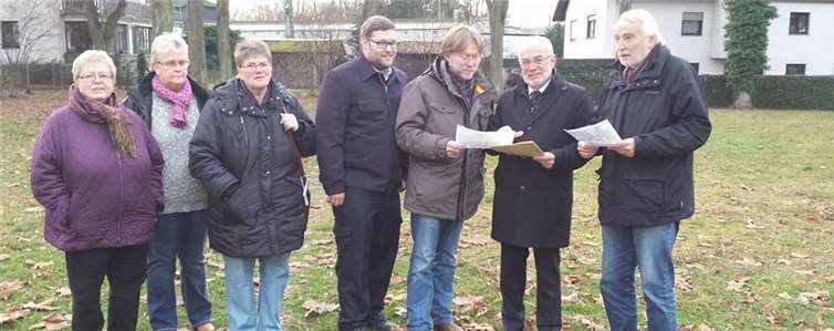 Sie verschafften sich einen aktuellen Eindruck von den Gegebenheiten: Ingried Stühn , Gabi Brumme, Jutta Zühlsdorf, Andre´ Velden , Willi Marmé , Nikolaus Roth und Sigurd Remy (v.l.).  Privat