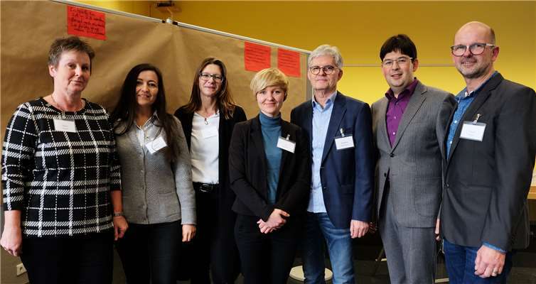 Sie waren federführend an der Vorbereitung der Konferenz beteiligt (von links): Regina Berger vom Sozialamt, die städtische Integrationsbeauftragte Dilorom Jacka, Ursula Teupe, Stephanie Reckhaus (beide vom ISM), Sozial- und Jugendamtsleiter Wolfgang Hartmann, Bürgermeister Michael Mang und Harald Schwer (ebenfalls Sozialamt). Foto: Stadt Neuwied