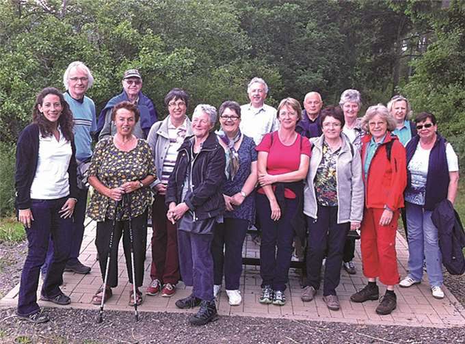 Sie waren überwältigt von der Aussicht auf Cochem, die Ehrenamtlichen der Aktion „Mensch für Mensch“ und „Vergiss Mensch nicht“ bei ihrer meditativen Wanderung.privat