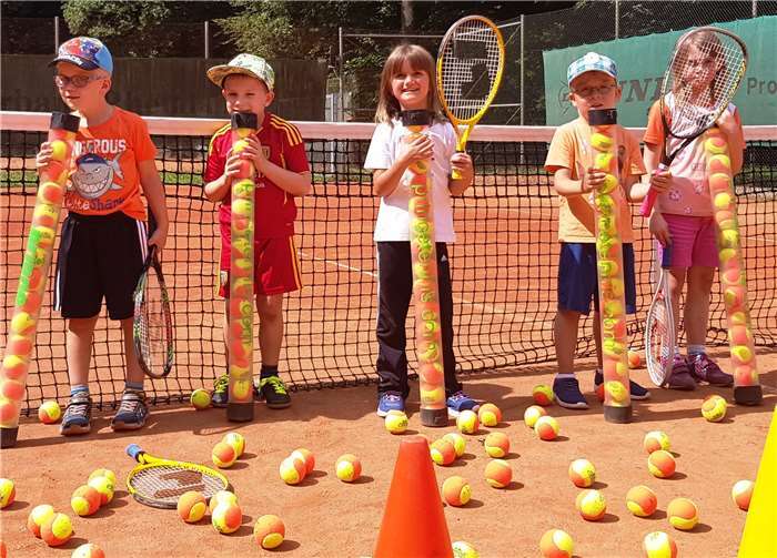 Sie waren wieder mit Eifer bei der Sache: Die Vorschulkinder der Kindertagesstätte Villa Kunterbunt (Steimel) beim Schnuppertennis auf der Anlage des TC Steimel. TC Steimel