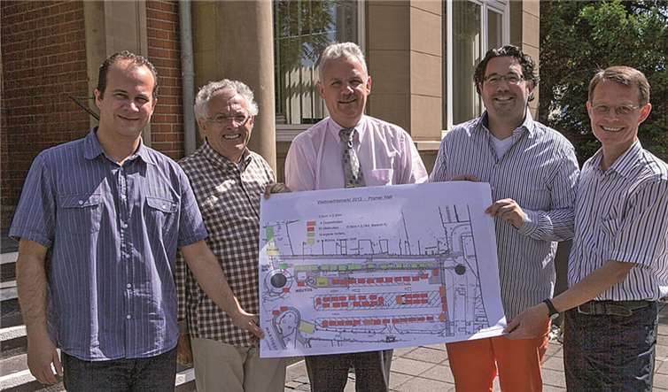 Sie wollen den Rheinbacher Weihnachtsmarkt komplett umgestalten (von links): Christian Wesolowska, Erich Marschall, Bürgermeister Stefan Raetz, Gewerbevereins-Vorsitzender Oliver Wolff und sein Stellvertreter Gerhard Brandt. -VJ-