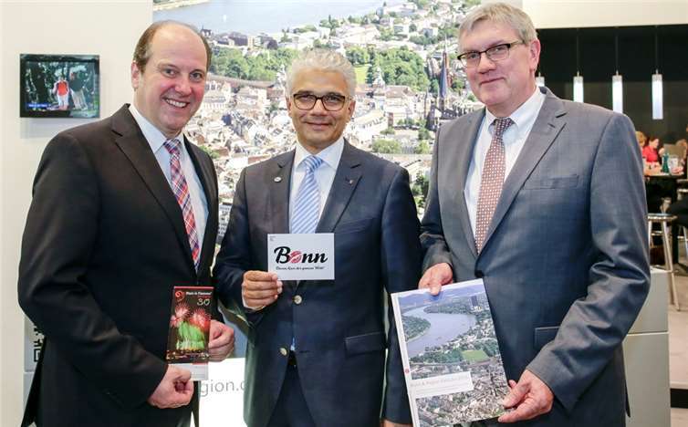 Sie wollen die Touristen nach Bonn locken (von links): Udo Schäfer, Geschäftsführer der Tourismus und Congress GmbH Region Bonn/Rhein-Sieg/ Ahrweiler, Ashok Sridharan, Oberbürgermeister der Bundesstadt Bonn, und Sebastian Schuster, Landrat des Rhein-Sieg-Kreises.