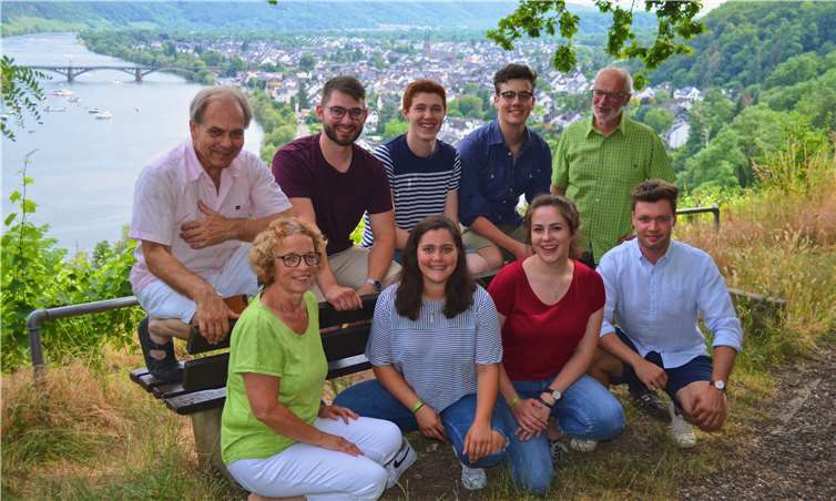 Sie wollen in Güls etwas bewegen (hinten von links): Hans-Peter Ackermann, Christopher Bündgen, Elias Demerath, Hardi Lang und Hans Ternes sowie (vorn von links) Brigitte Ternes, Elena Reh, Eva Scheidweiler und Marian Reh. Es fehlt Anne Rosner.Foto: privat