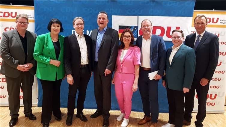 Sie zogen ein positives Fazit des CDU-Kreisparteitages (v.l.n.r.): Ralf Seekatz (Mitglied des Europäischen Parlaments), MdL Anette Moesta (stellvertretende Kreisvorsitzende), Horst Hohn (stellvertretender Kreisvorsitzender), Peter Wilkes (Ortsbürgermeister von Plaidt), MdB Mechthild Heil (CDU-Kreisvorsitzende), Jörg Lempertz (stellvertretender Kreisvorsitzender), Pascal Badziong (Erster Kreisbeigeordneter) und MdB Josef Oster.