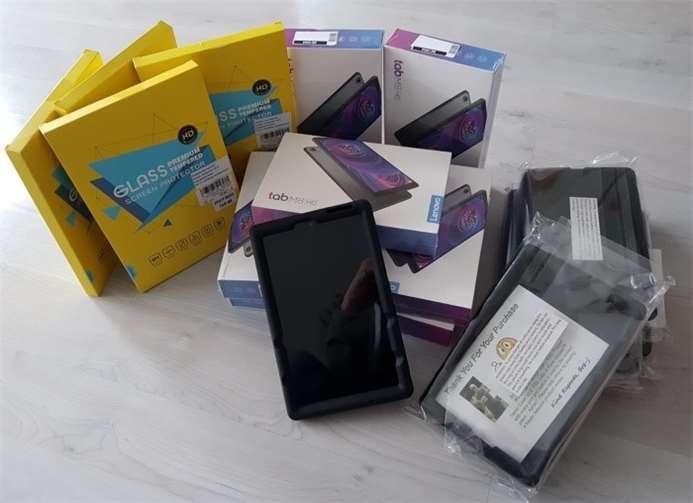 Sieben Tablets zum digitalen Lernen wurden angeschafft. Fotos: D. Göllner, O. Faßbender