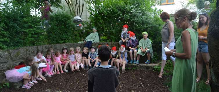 Sieben Wochen haben die „Kleinen Strolche“ zusammen geprobt und den Eltern und Großeltern eine tolle Aufführung präsentiert.