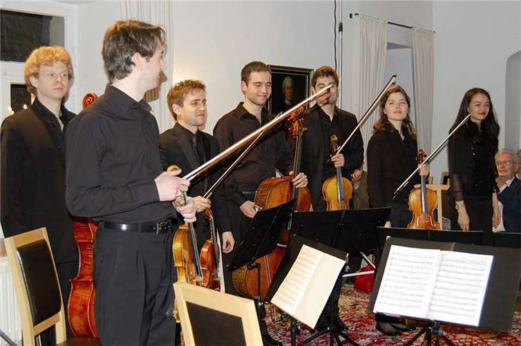 Sieben junge Musiker der Stiftung „Villa Musica“ von Schloss Engers wählten Burg Brohleck zur Bühne für gute Kammermusik.FA