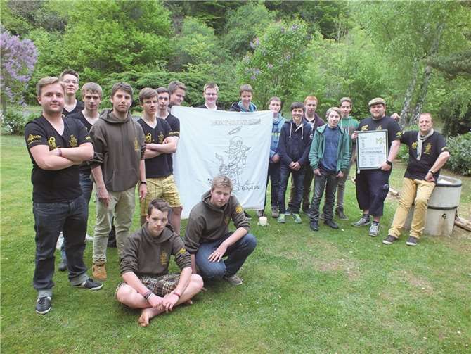 Sieben von zehn Jungs entschieden sich, dass es nach sechs Monaten nicht einfach vorbei sein kann. privat