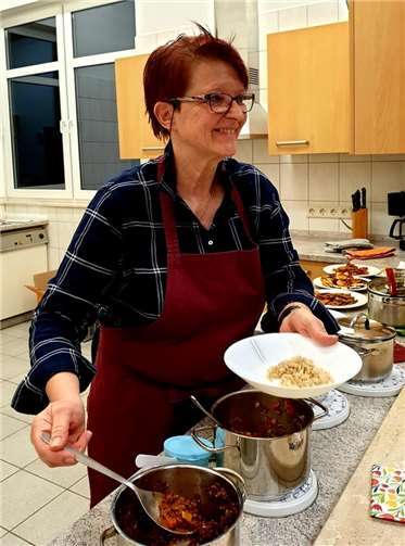 Sieben warme Speisen für die Verkostung wurden zubereitet. Quelle: Gymnastik-Riege Dedenbach e.V.