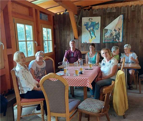 Siebzehn Wanderer und Radfahrer machten sich auf zur Schäferhütte. Foto:Wolfgang Proft