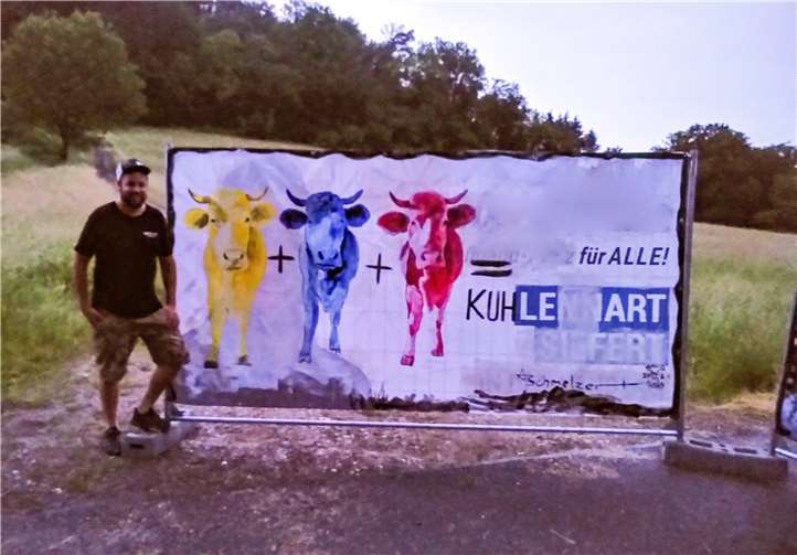 Ein Blick hinter die Kulissen Siefert stellte Leinwände für die Künstler zur Verfügung.